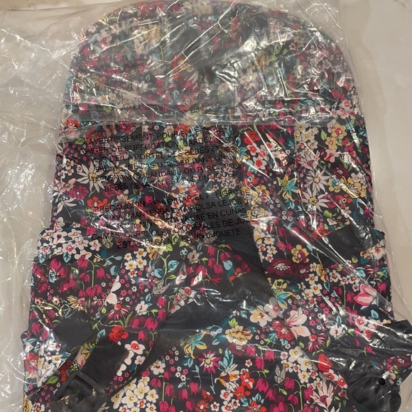 FREE LANYARD Vera Bradley Factory Style Backpack
in Signature Cotton Itsy Ditsy - Picture 7 of 9